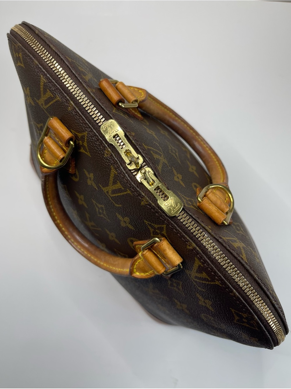 Louis Vuitton Alma PM handbag - Picture 9 of 16